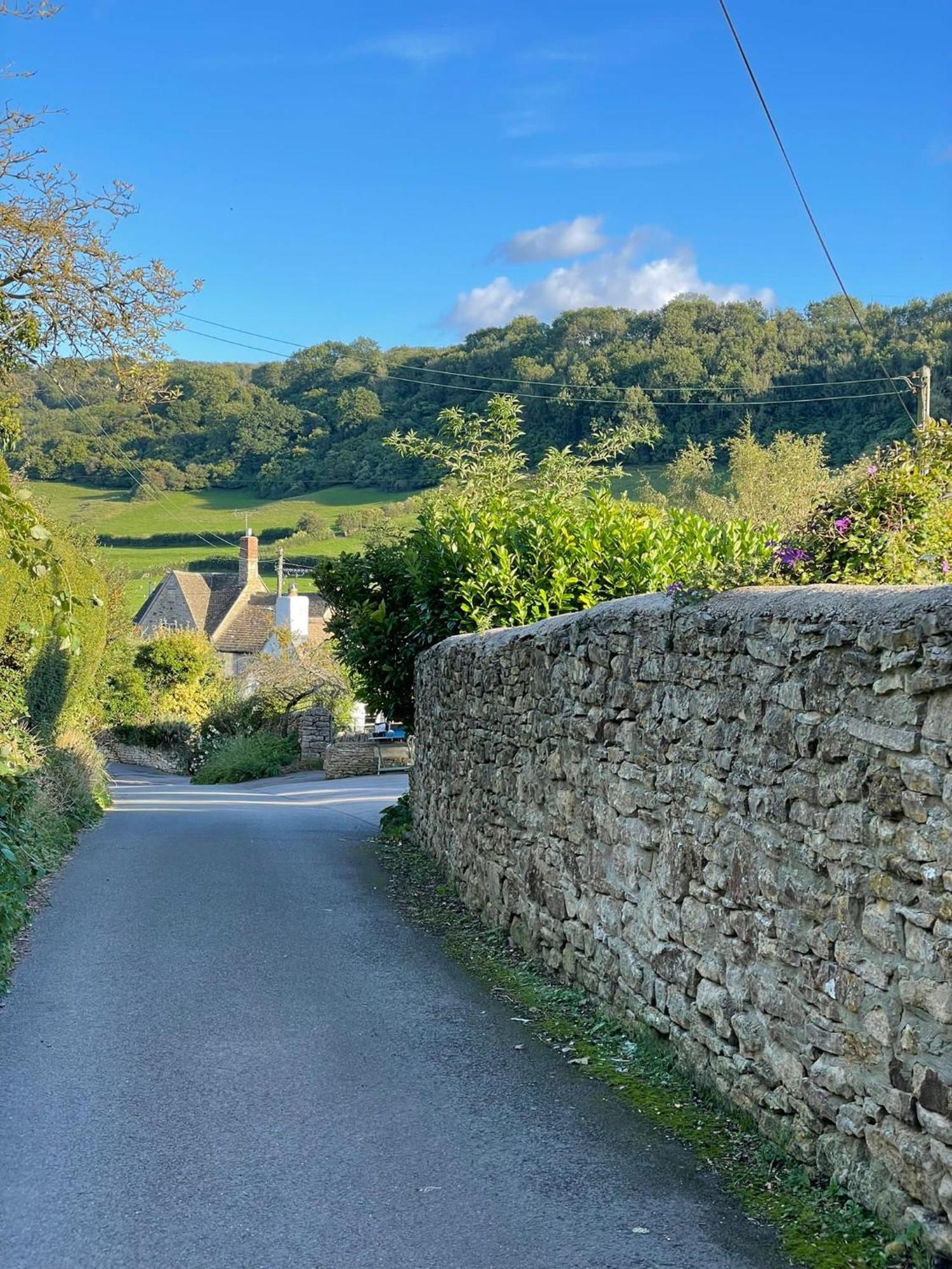 Cotswold Coombe Cottage Wotton-under-Edge Exterior foto